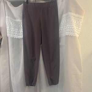 Women's Elastic Waist Ankle Pants in plum/grey